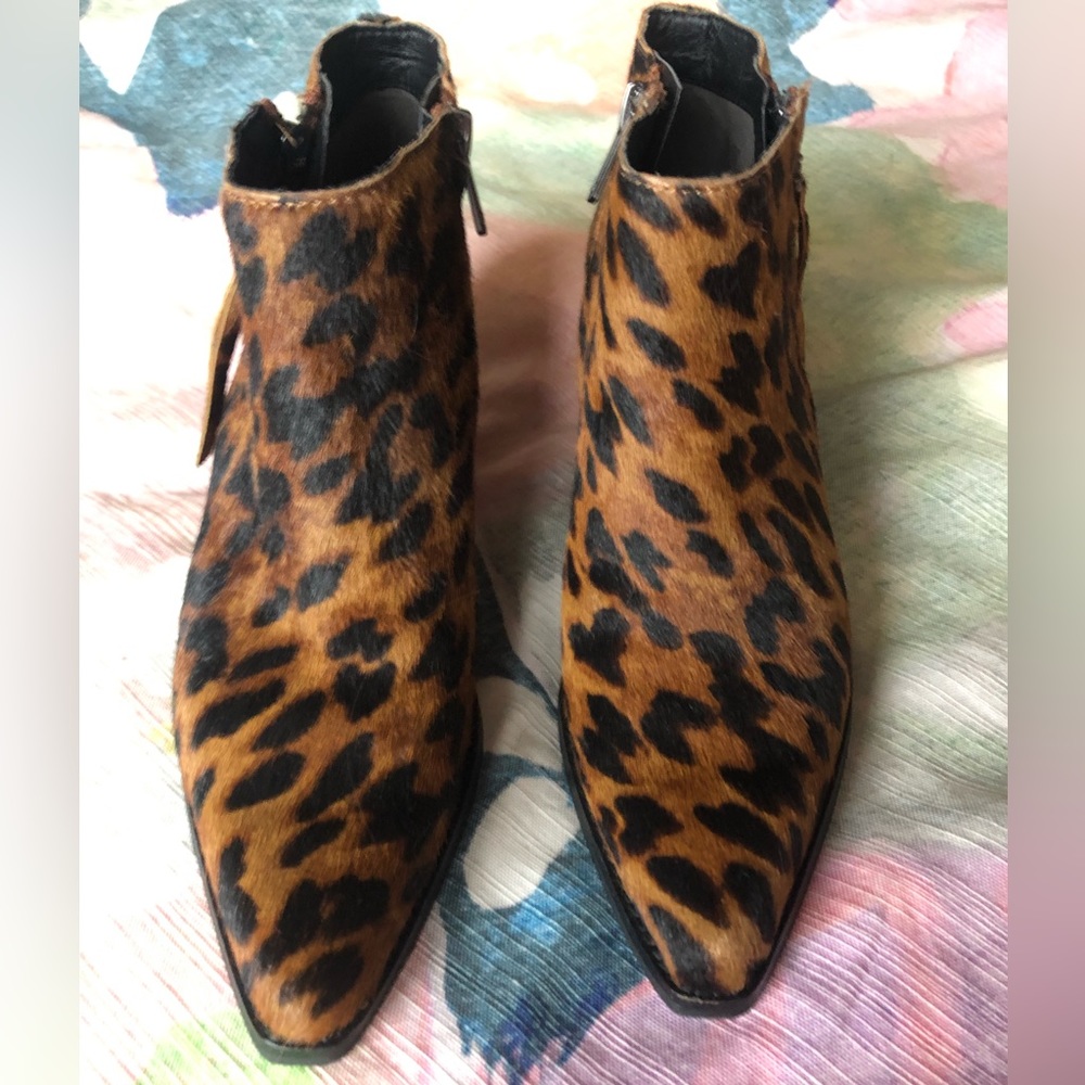 Sam Edelman Walden bootie leopard print calf hair EUC